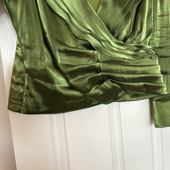 Beautiful green top, just in time for the holiday’s! - Picture 3 of 5